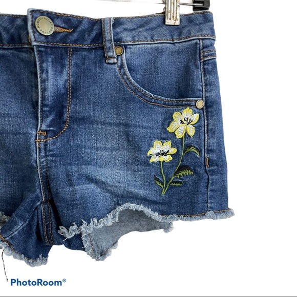 COPY - Romeo +Juliet couture floral jean shorts Embroidery Size Small denim sho… - Picture 4 of 7